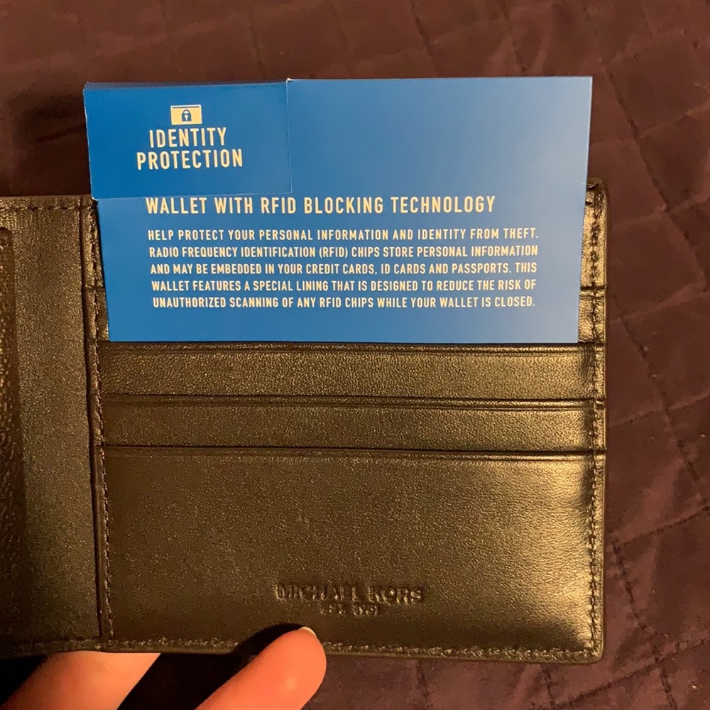 Brand new Michael Kors wallet - Picture 4 of 6